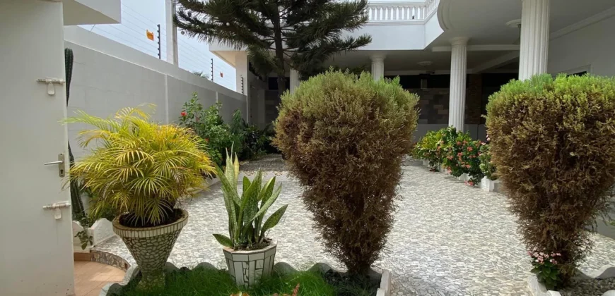 Luxueuse villa meublée de 4 chambres à Calavi Tankpè