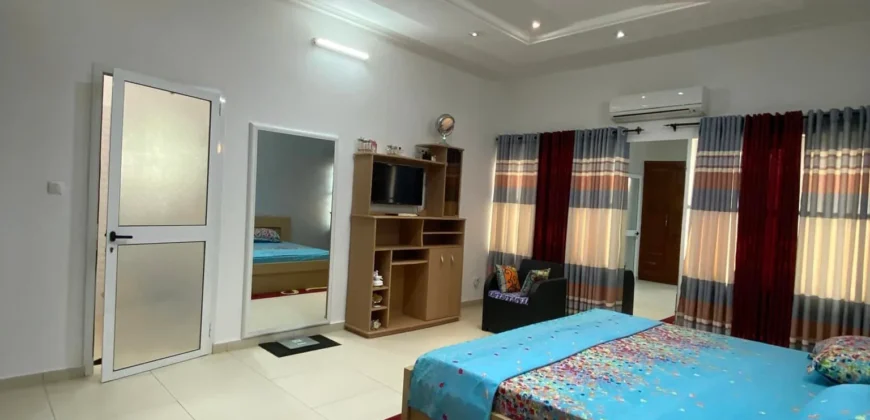 Luxueuse villa meublée de 4 chambres à Calavi Tankpè